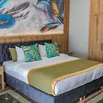 Hotel The Oasis 4*