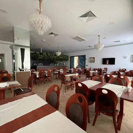 Hotel The Oasis 4*