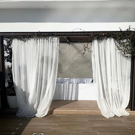 The Oasis 4*