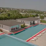 The Oasis 4*