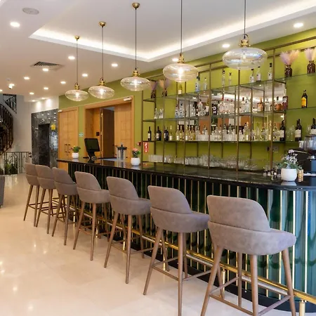 ホテル The Oasis Kadıköy