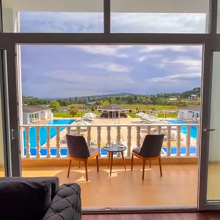 The Oasis 4*